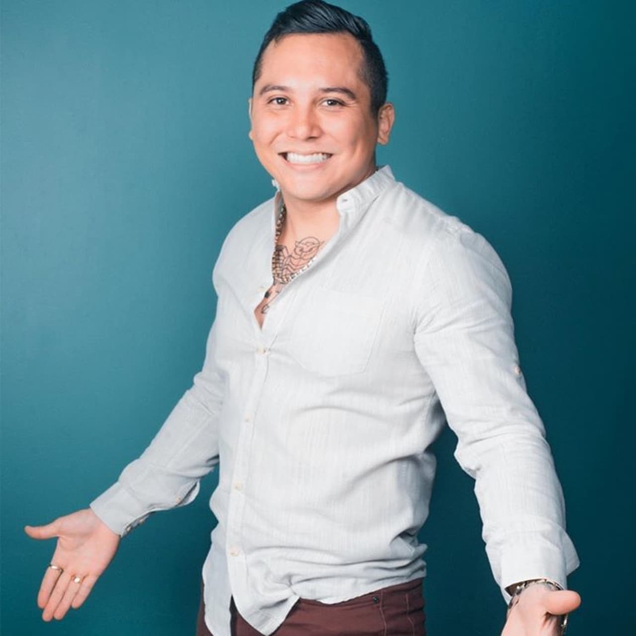 Antes de triunfar como cantante, Edwin Luna trabajó en un tianguis con su madre