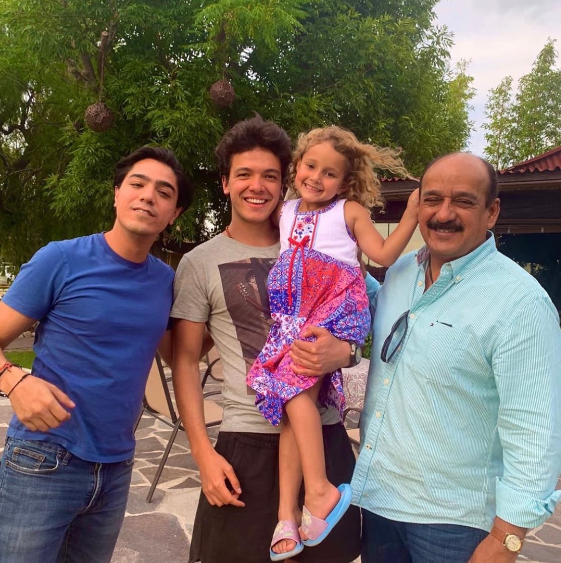 En cuanto a su vida personal, se desconoce si el joven tenía alguna relación amorosa. Sin embargo, en su cuenta de Instagram compartía fotografías con su familia.