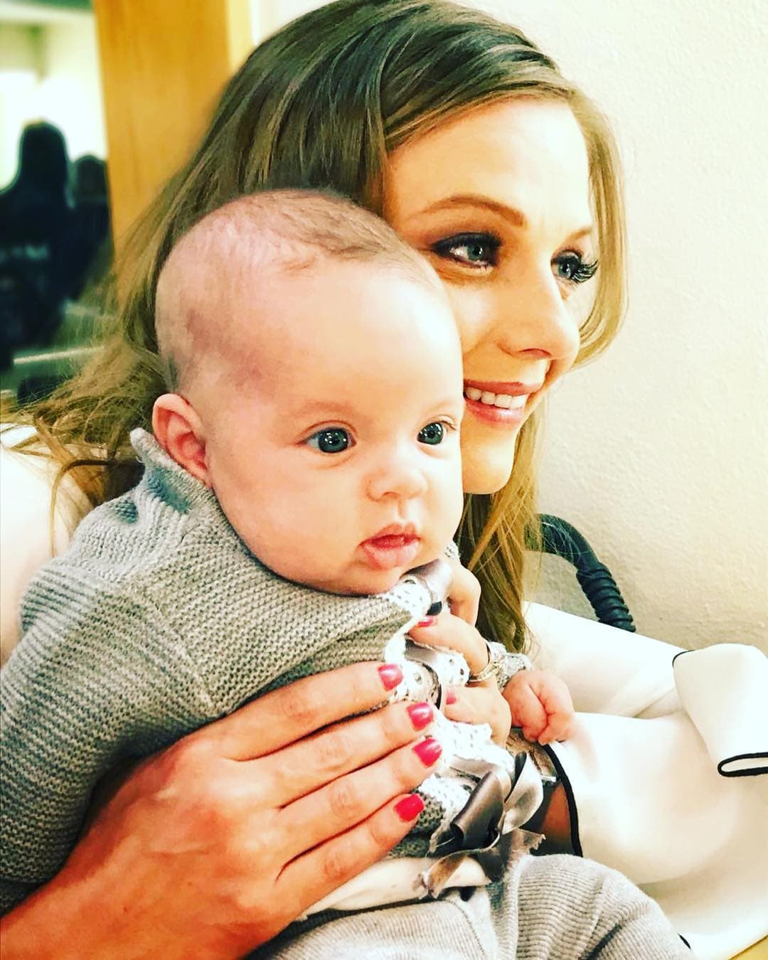 Masha. Con tan solo una foto, la hija de Ana Layevska cautivó las redes sociales