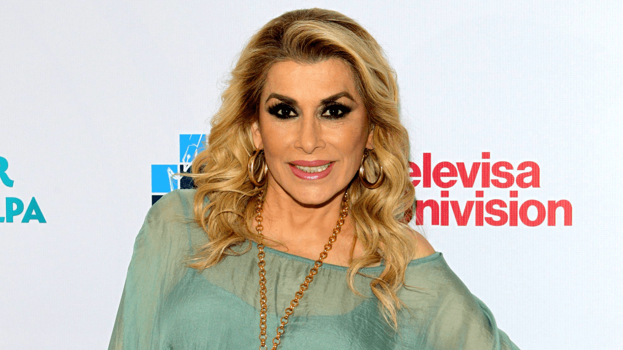 Famosos y fans despiden a Dulce en misa en honor a la cantante