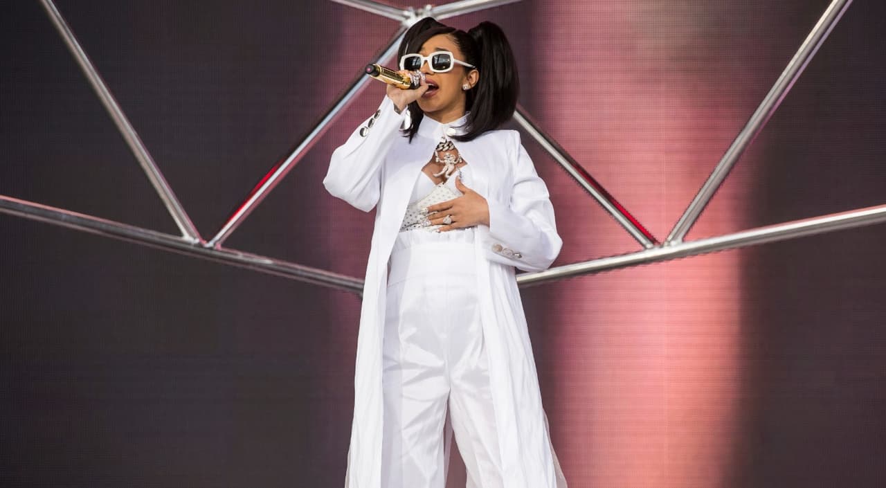 Cardi B y Drake lideran nominaciones en los American Music Awards