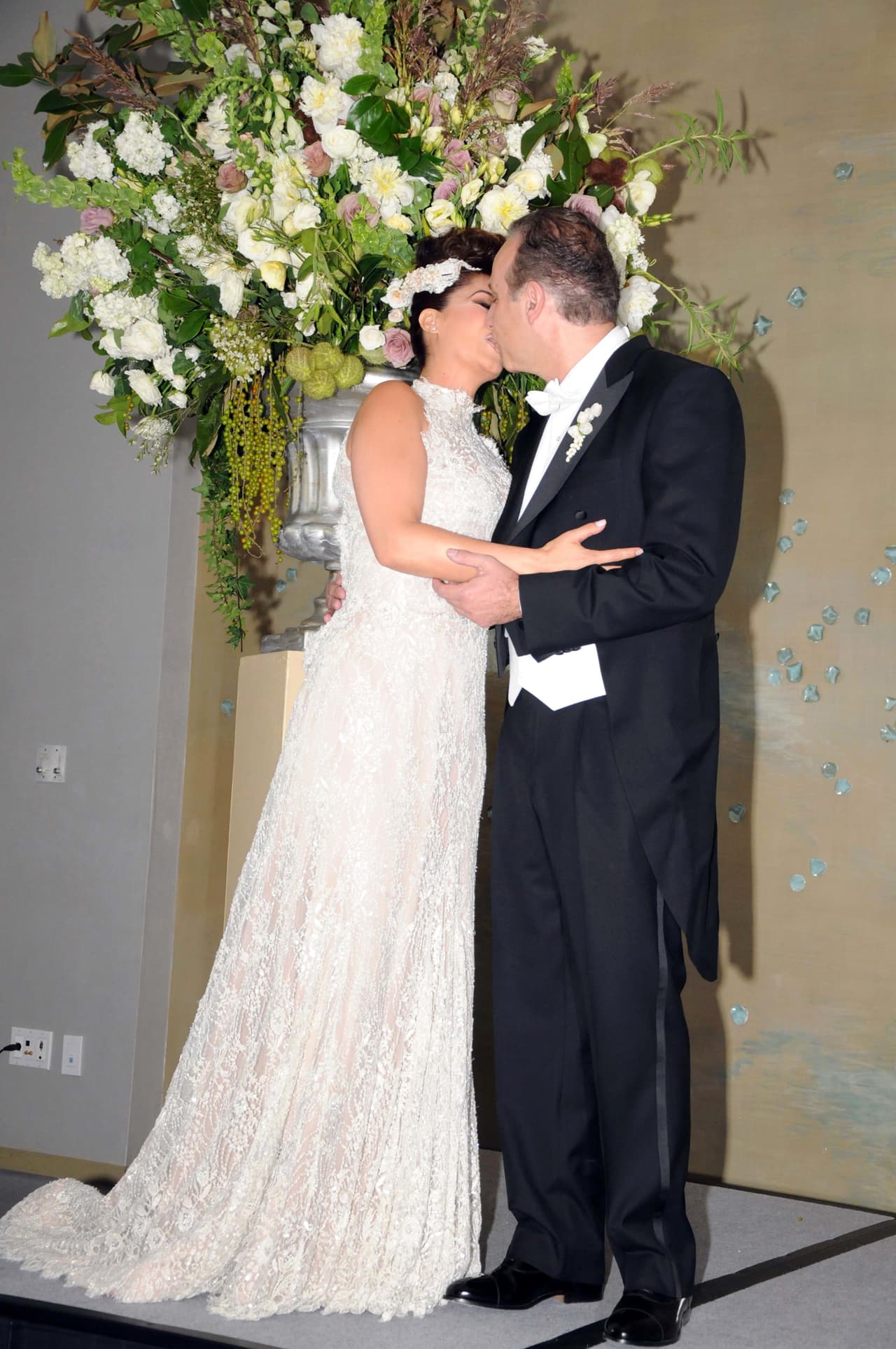 Tras cuatro años de relación, Yadhira se casó con Collado en 2012, con quien a la fecha presume un matrimonio estable y sin hijos.