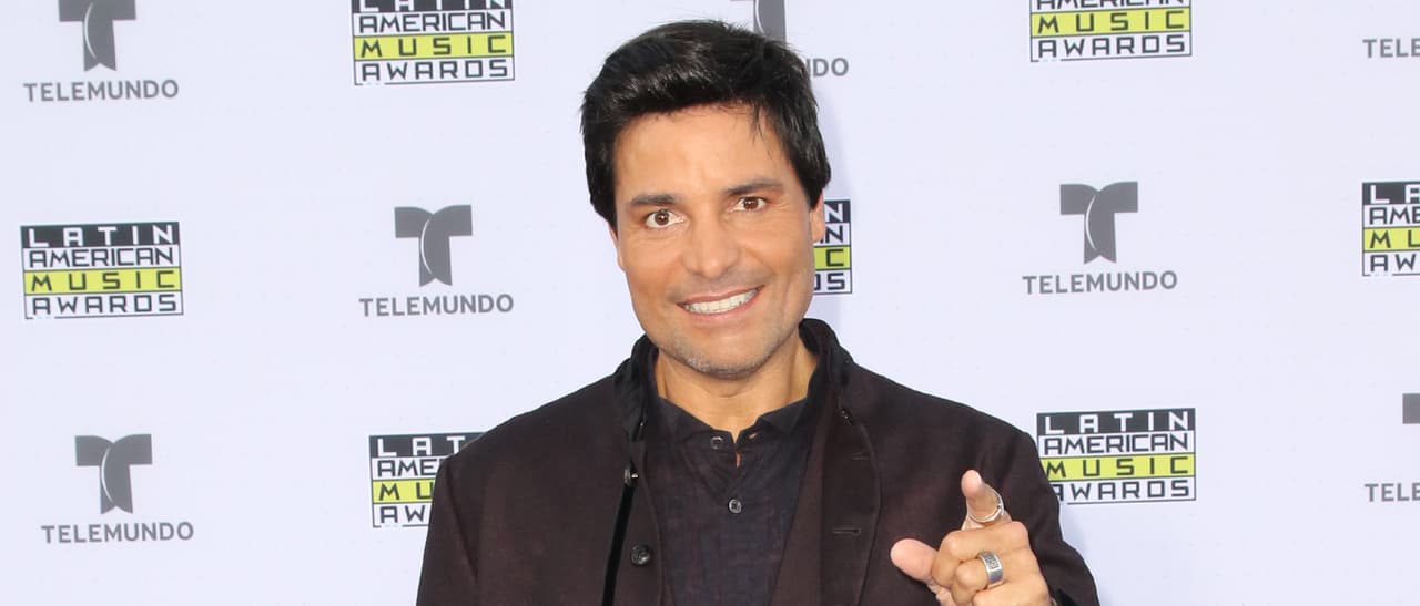 Chayanne sube la temperatura al mostrar su marcado abdomen