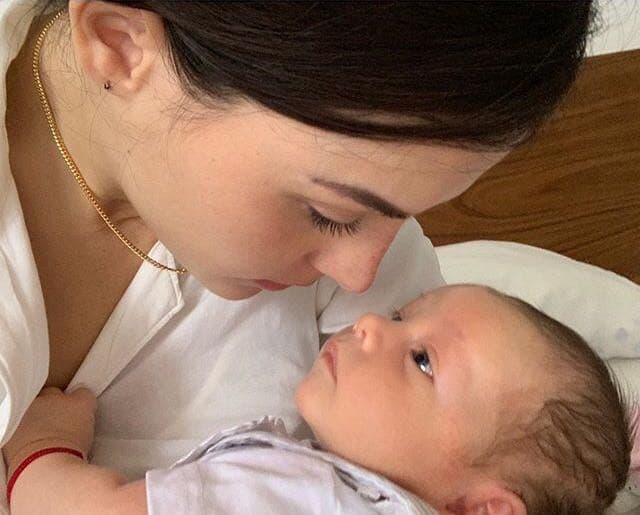 Luka Guerra Vega nació el 20 de mayo en un parto en casa, al cual asistió Marimar, hermana de Vega.