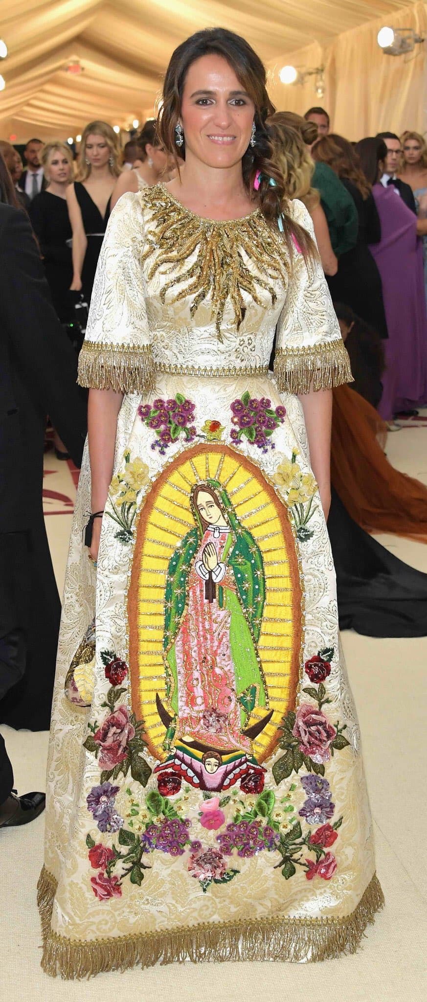 Coco Brandolini D'adda es una 'it girl' italiana que en 2018 modeló en la Met Gala con un vestido creado por la marca Dolce & Gabbana con la imagen de la Virgen de Guadalupe.