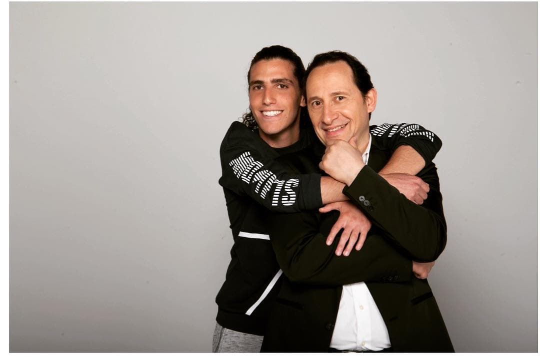 ¡La familia de Daniel! Jacobo (Lenny Zundel) y Daniel (Zuri Sasson).