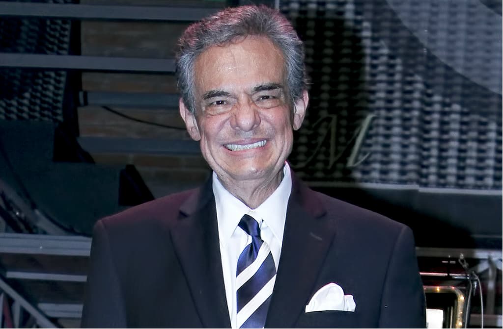 José José agradece las muestras de cariño y aclara que no está grave ni muriéndose