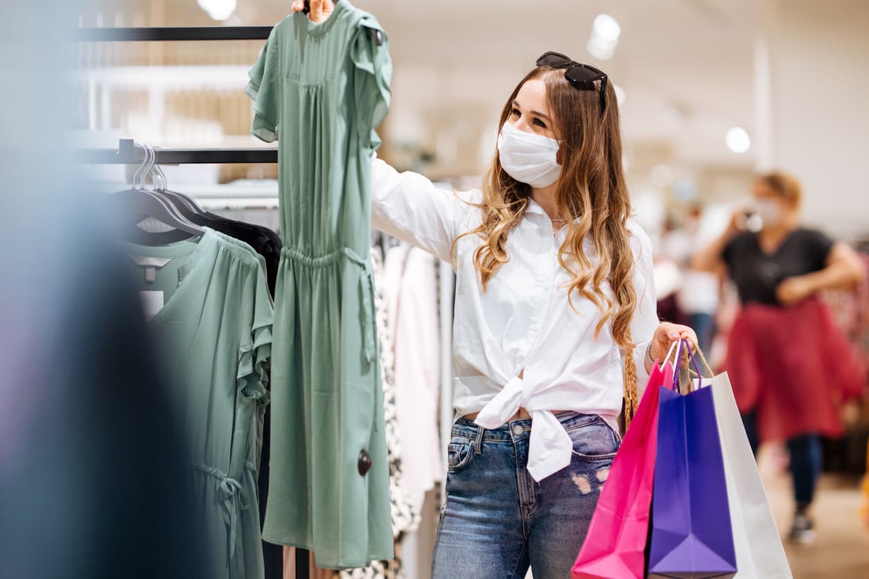 REGLA DE ORO: Antes de hacer cualquier tipo de compra debes de preguntarte: ¿ES UNA NECESIDAD O UN DESEO? “Si la respuesta es la segunda, es mejor dejar esa compra en un segundo término, lo primero que debes de hacer el satisfacer todas las necesidades primarias”.