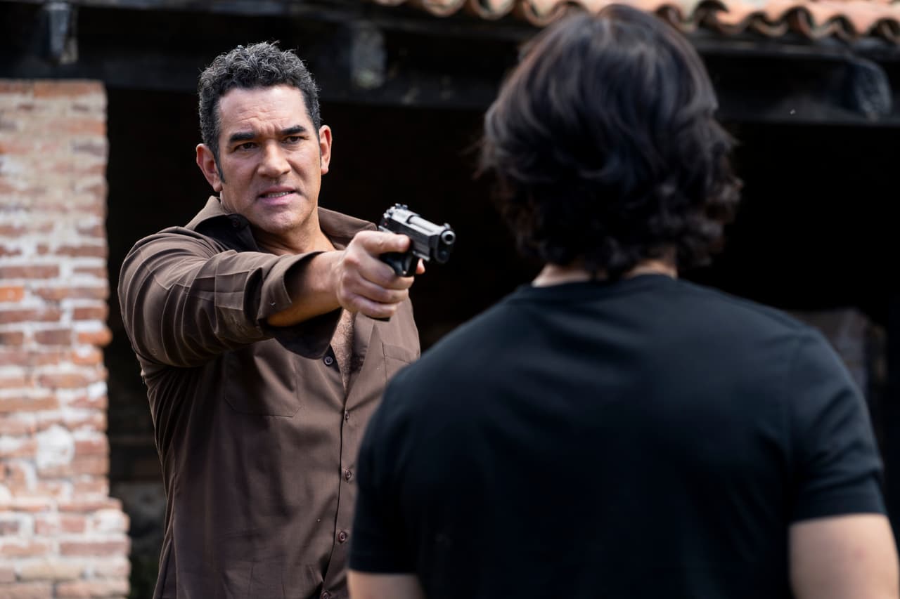 En fotos: Rafael y Octavio se enfrentan a un duelo en el final de 'La Desalmada'