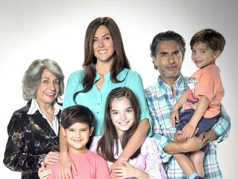 Dentro de la ficción, Raúl Araiza interpretó a ‘Toño Barrientos’, un padre de familia con tres hijos: ‘Tania’, ‘Ernesto’ y ‘Fidelito’.