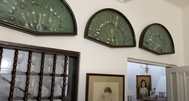 Parte de sus preciados utensilios de cocina también fueron colocados en varios cuadros para mantenerlos en buen estado.