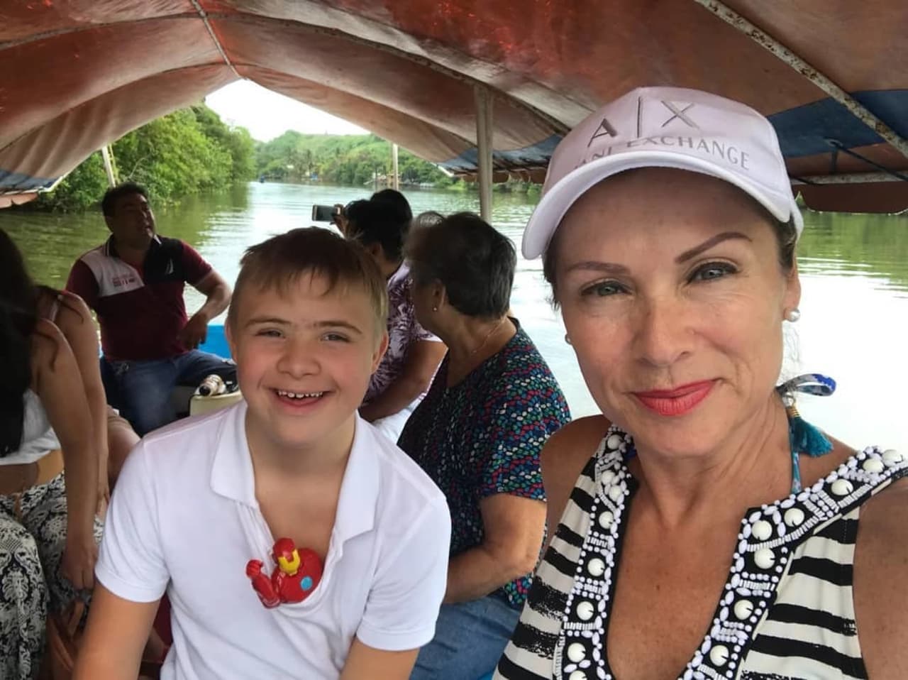 Lety Calderón realiza drástico cambio de look a su hijo y Angelique Boyer afirma: ‘Te quedó genial’