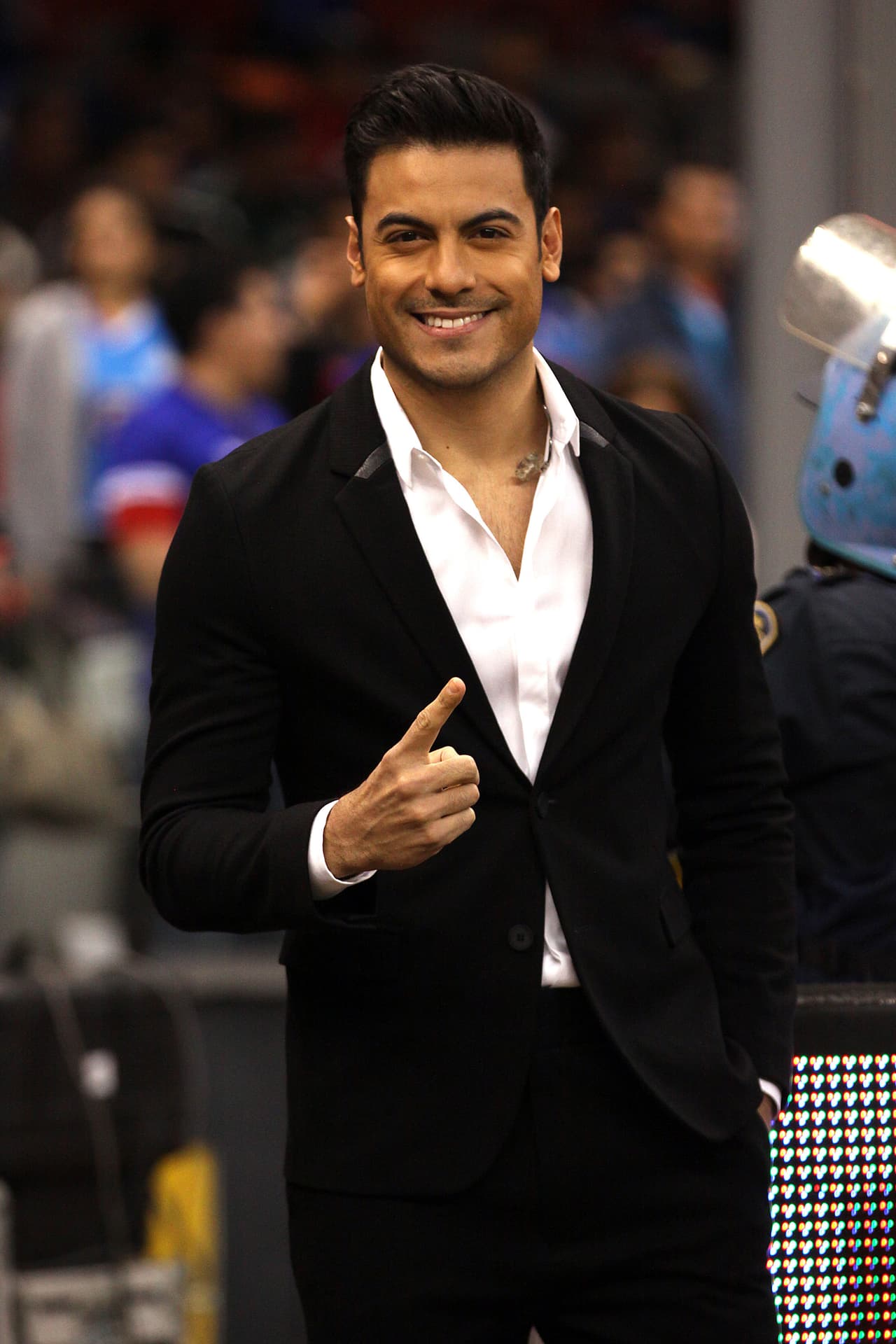 Carlos Rivera es otras de las figuras latinas que con su voz conquista oídos de todas nacionalidades, aunque fue el éxito que consiguió en España en el musical El Rey León con el que ganó fama internacional.