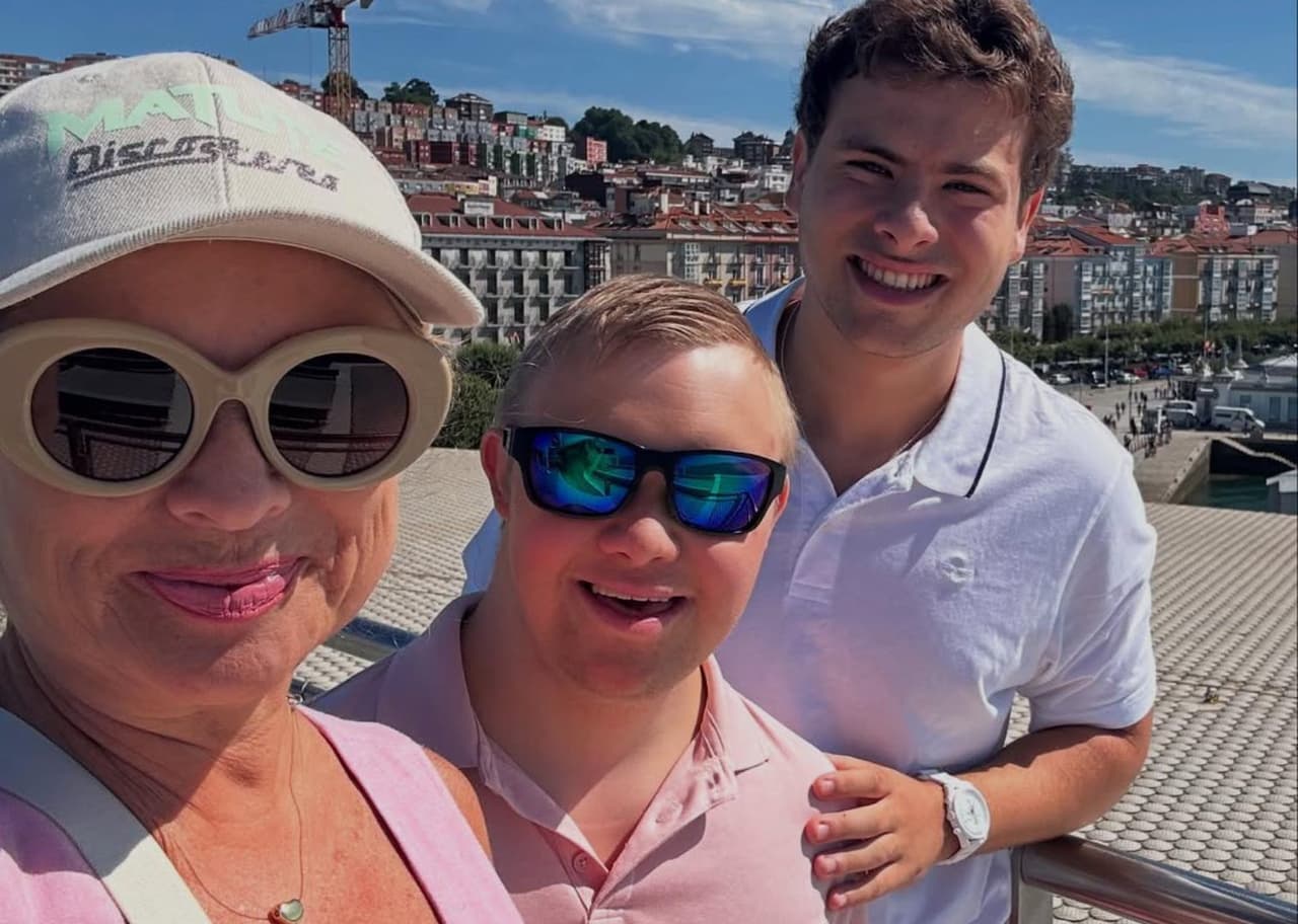Leticia Calderón y sus hijos.