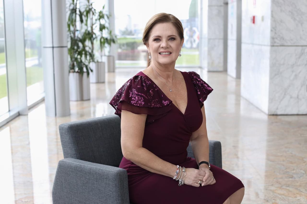Erika Buenfil enamora a sus fans con fotografía de su juventud