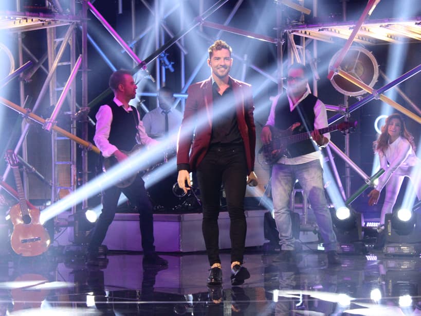 El cantante deleitó a sus fans cantando temas como 'Ave María', uno de sus más grandes éxitos.