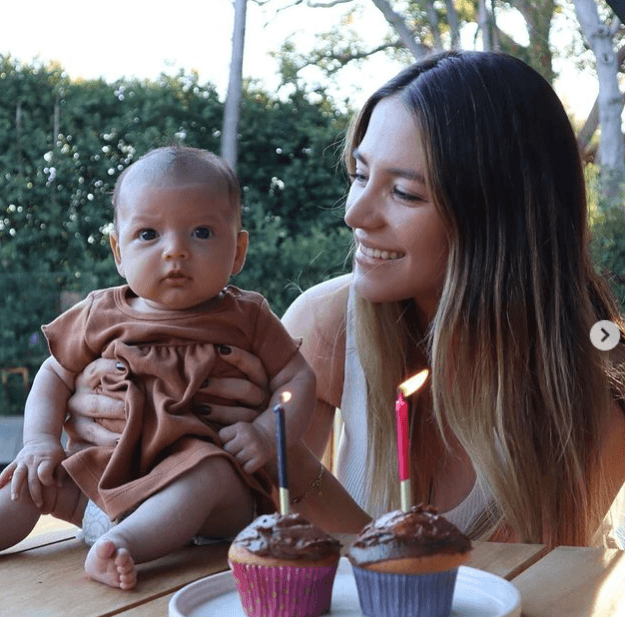 Javier ‘Chicharito’ Hernández y su esposa Sarah Kohan se convirtieron en padres por segunda ocasión el pasado 5 de octubre con el nacimiento de Nala. “Nuestra bella hija Nala está ya en la tierra”, precisaron.