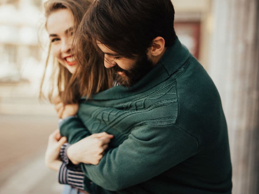 Mira cómo realizar un saquito de poder para atraer al amor