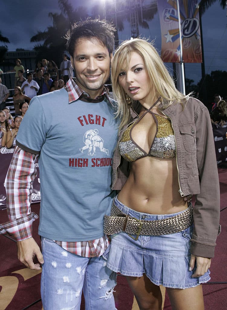 Antes de iniciar un tórrido romance con Julián Gil, en 2006, Marjorie de Sousa se casó con Ricardo Álamo, con quien únicamente duró un par de meses casada. ¡Conoce el fotos al actor venezolano!