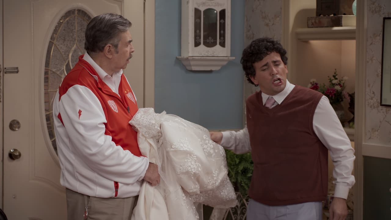6. Plutarco y Plácido consiguen un vestido para Martina, pero hasta después se enteran que ¡era robado!