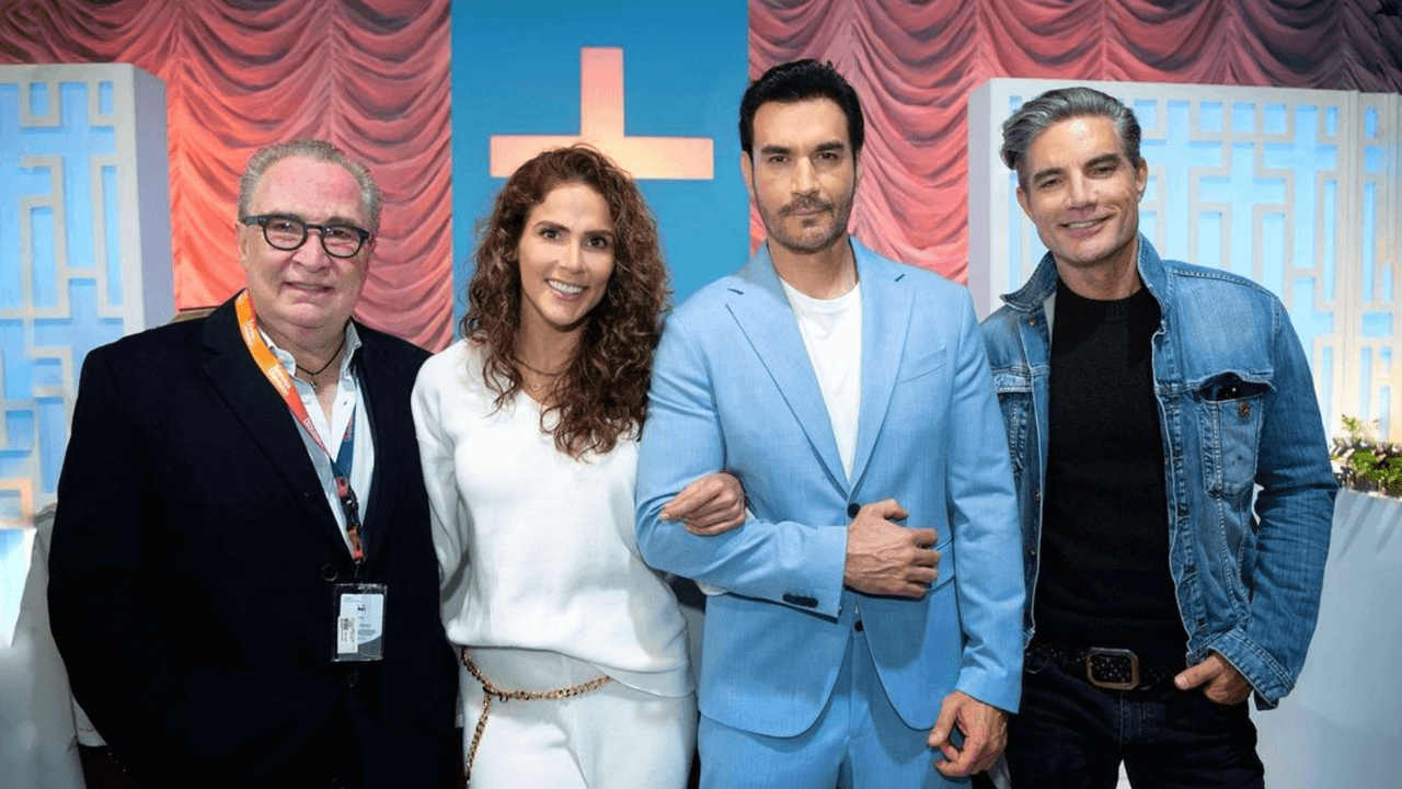 Eva Cedeño y David Zepeda arrancan grabaciones de telenovela con homenaje a Nicandro Díaz