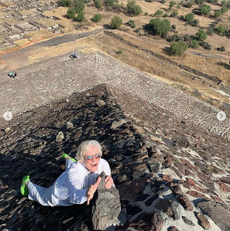 “Una mañana increíble en las pirámides asombrosas de Teotihuacán, México. Ningún video o imagen puede transmitir su escala”, escribió la intérprete en su publicación.