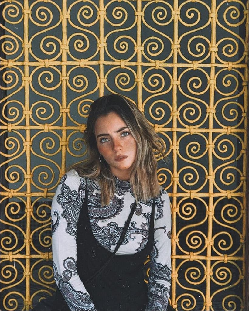 Camila nació el 27 de noviembre de 1996, quien ha acaparado la atención con sus publicaciones en Instagram, ya que cuenta con 56 mil seguidores en dicha plataforma, donde suele compartir su día a día, además de presumir su cuidada figura.