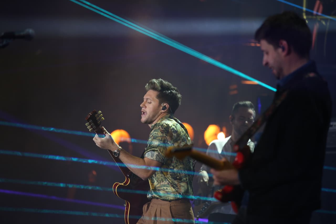 '¿Qué pasa?': Niall Horan hace llorar a fans en Premios Telehit 2019