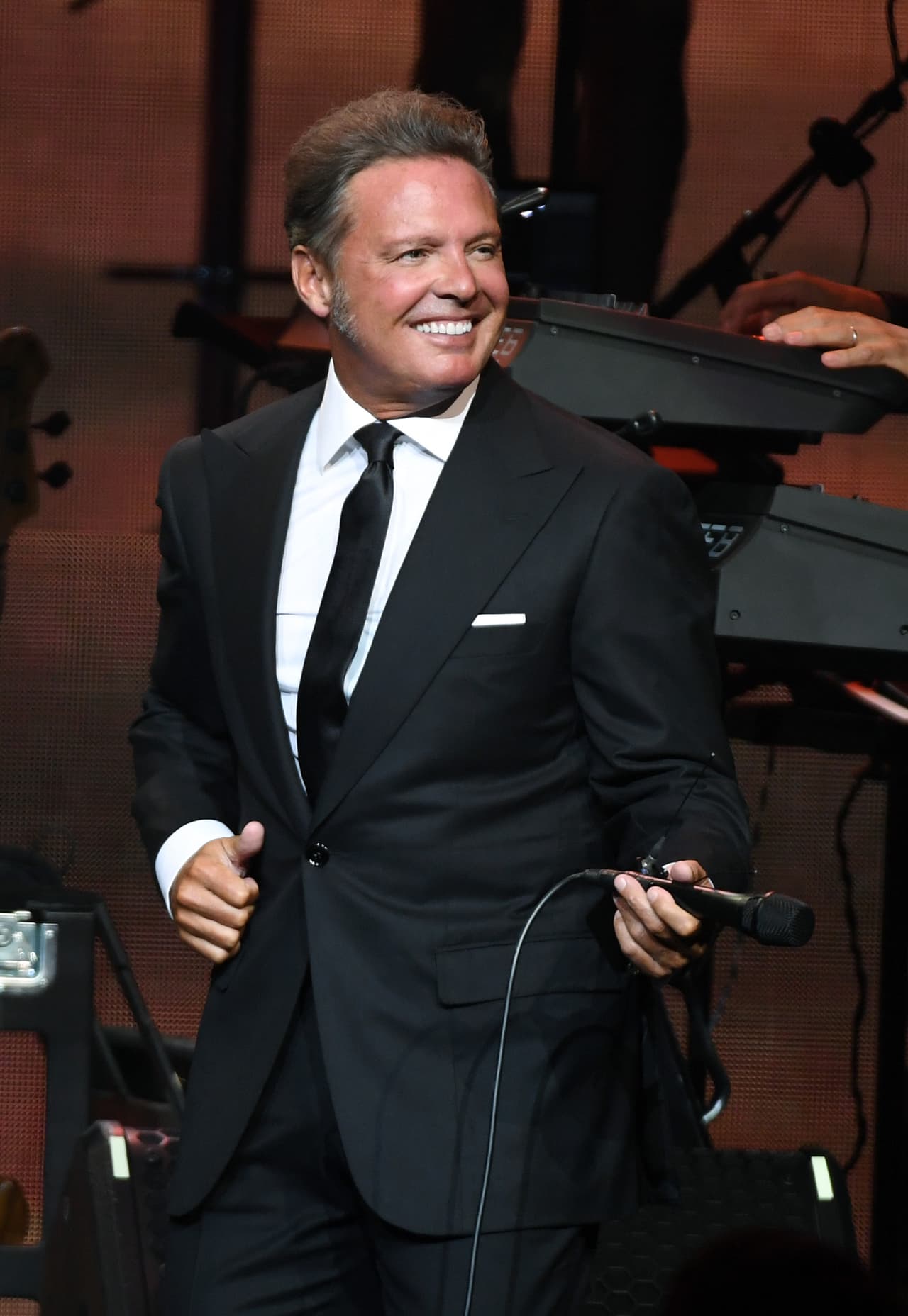 En solitario, captan a Luis Miguel pasando la cuarentena en un yate