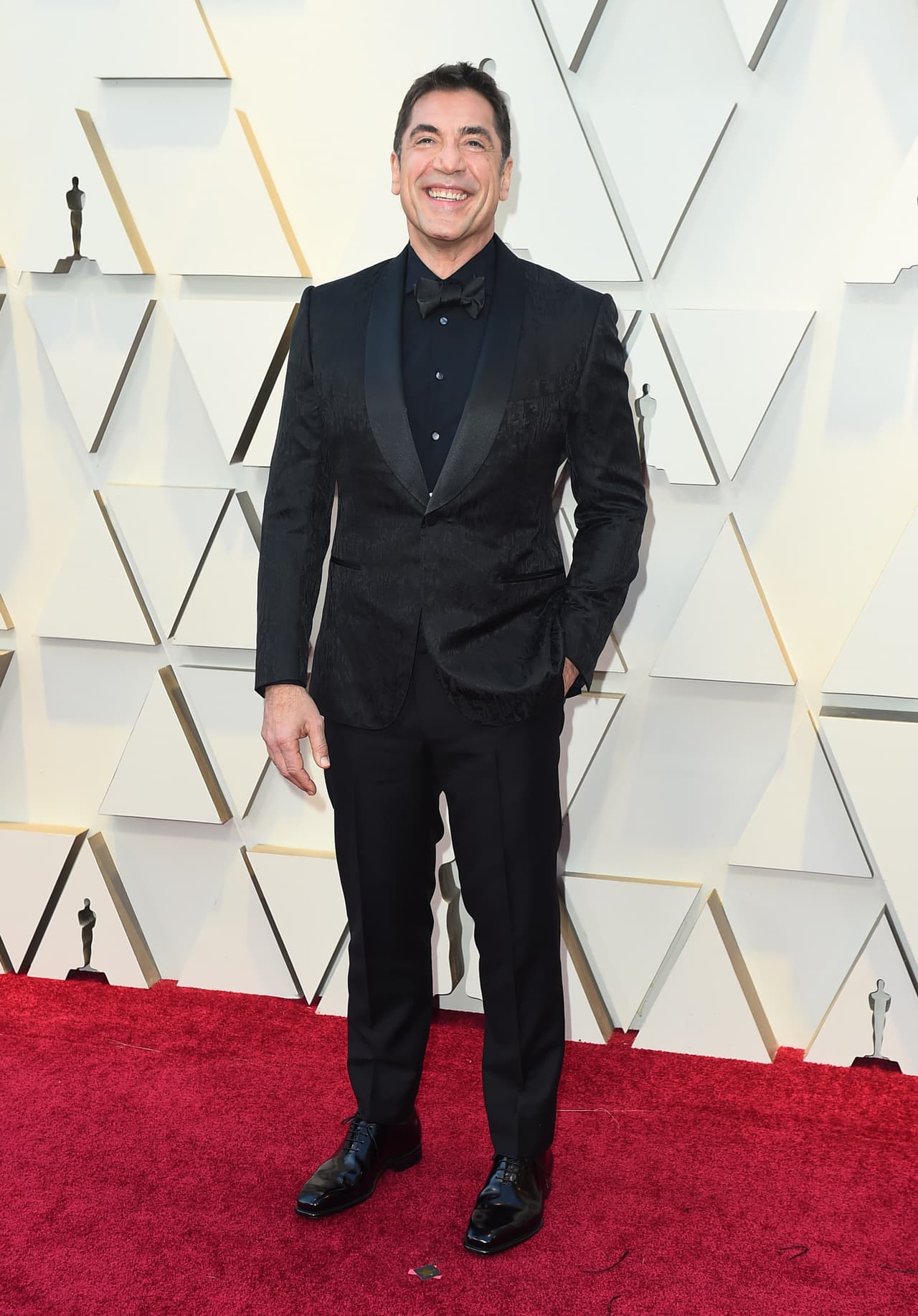 El español Javier Bardem llegó enfundado en negro: traje, camisa, zapatos y corbata.