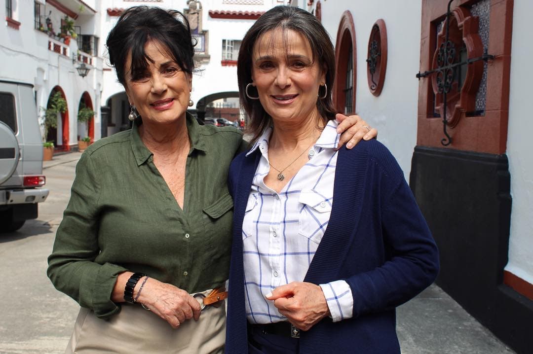 En la serie, los protagonistas estarán acompañados de grandes actores como Nuria Bages y Helena Rojo, mismas que estuvieron presentes en las primeras escenas de la historia.
