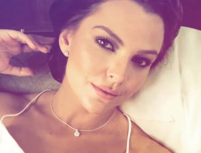 Hijo de Marjorie de Sousa da sus primeros pasos