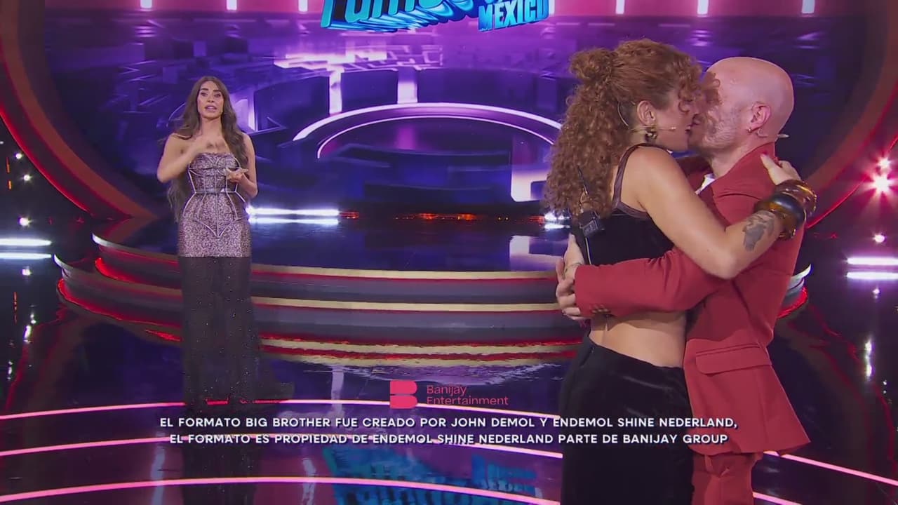 Facundo protagoniza apasionado beso con su novia tras la eliminación