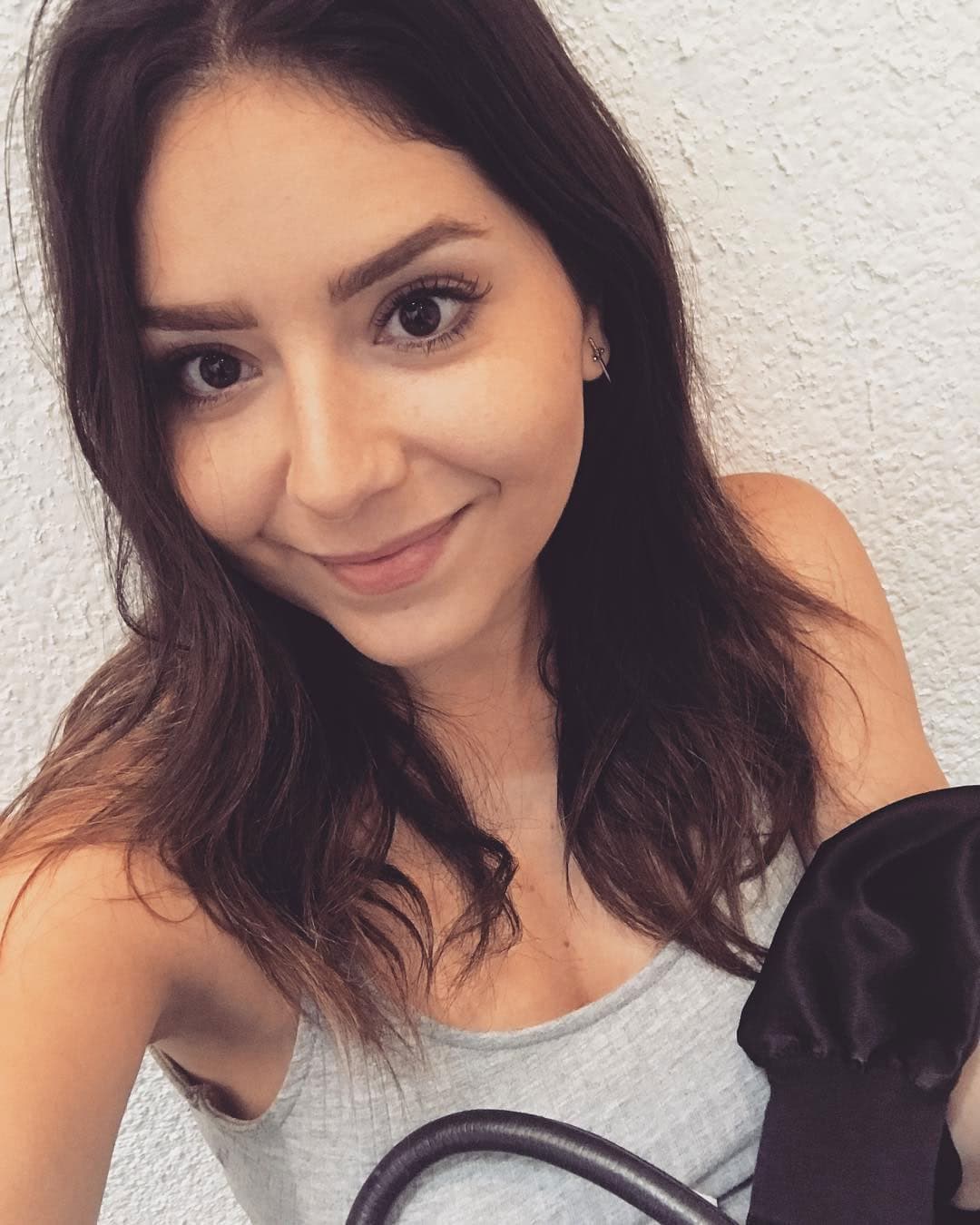 5- Le gusta imitar a la gente. “Me encanta hacer imitaciones de la gente, no solo de gente famosa, sino de mis amigos, maestros y de todo”, relató.