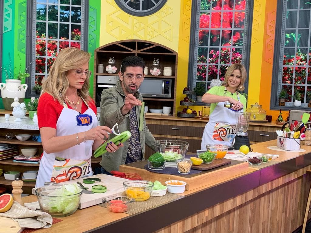 El Chef Omar Sandoval enseñó cómo preparar una ensalada de cítricos y vinagreta de arándano con menta.