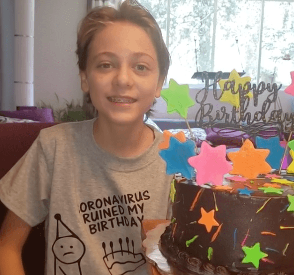 El pasado 9 de junio, Emilio cumplió 15 años y como parte de su celebración compartió un clip que realizó su madre recopilando los mensajes que le mandaron varios actores con los que ha trabajado a lo largo de su carrera como Diana Bracho, Paulina Goto, Ariadne Díaz y Angelique Boyer.