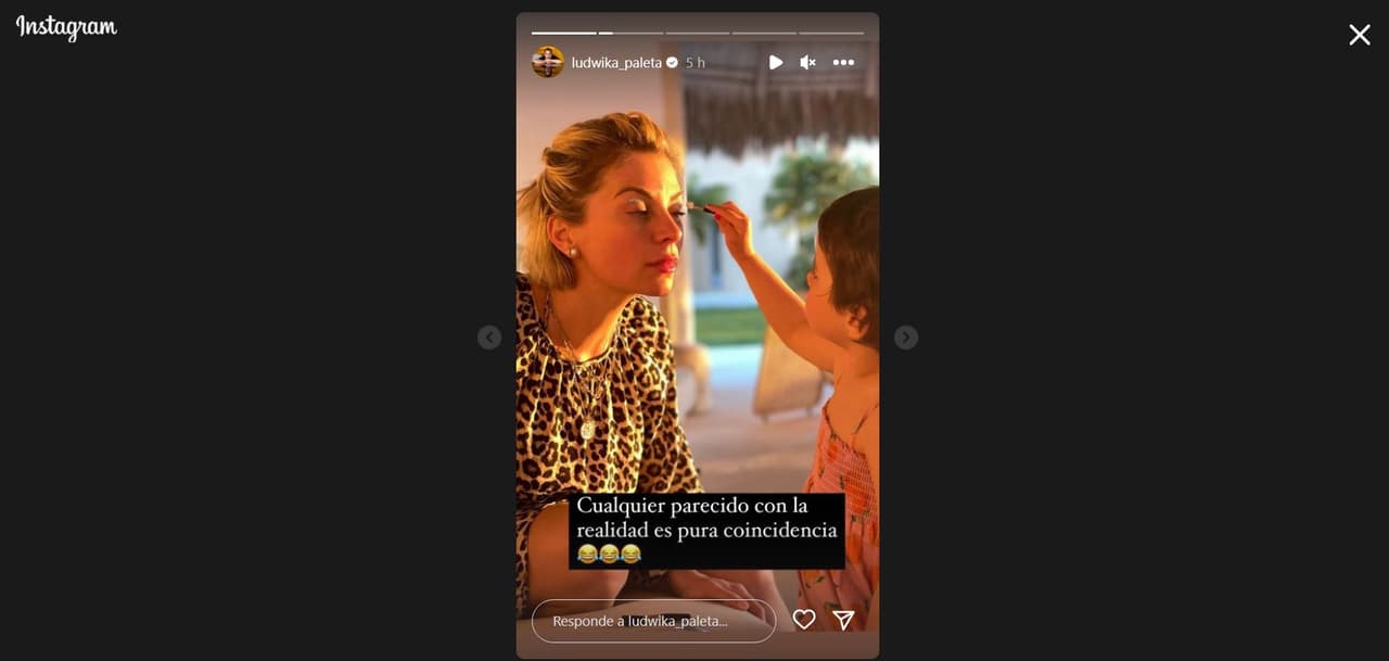 Ludwika Paleta posa junto a su hija Bárbara de 5 años.