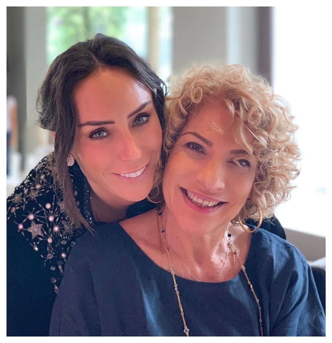 El evento contó con la presencia de la madre de Víctor Álvarez Puga, el esposo de la conductora.