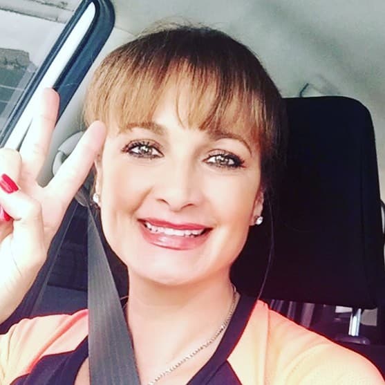 “Tuve que buscar un negocio alterno, porque sabemos que la carrera como actriz, no siempre estás segura de tener trabajo. Compré dos carros, a un chofer le robaron uno de mis carros dos veces, de ahí decidí que nunca más iba a dar mi carro a manejar a nadie”, expresó.