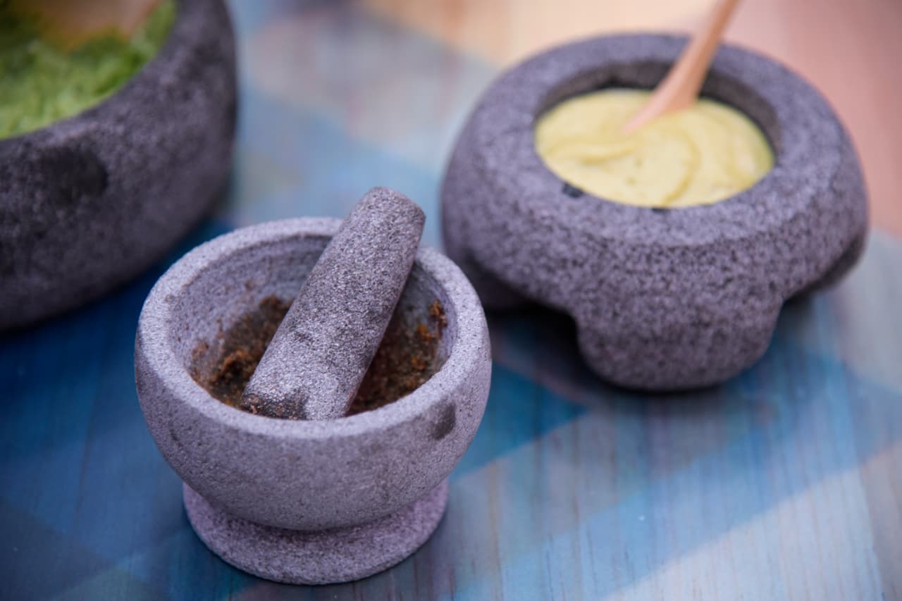 Esta salsa macha con chapulines es perfecta para principiantes