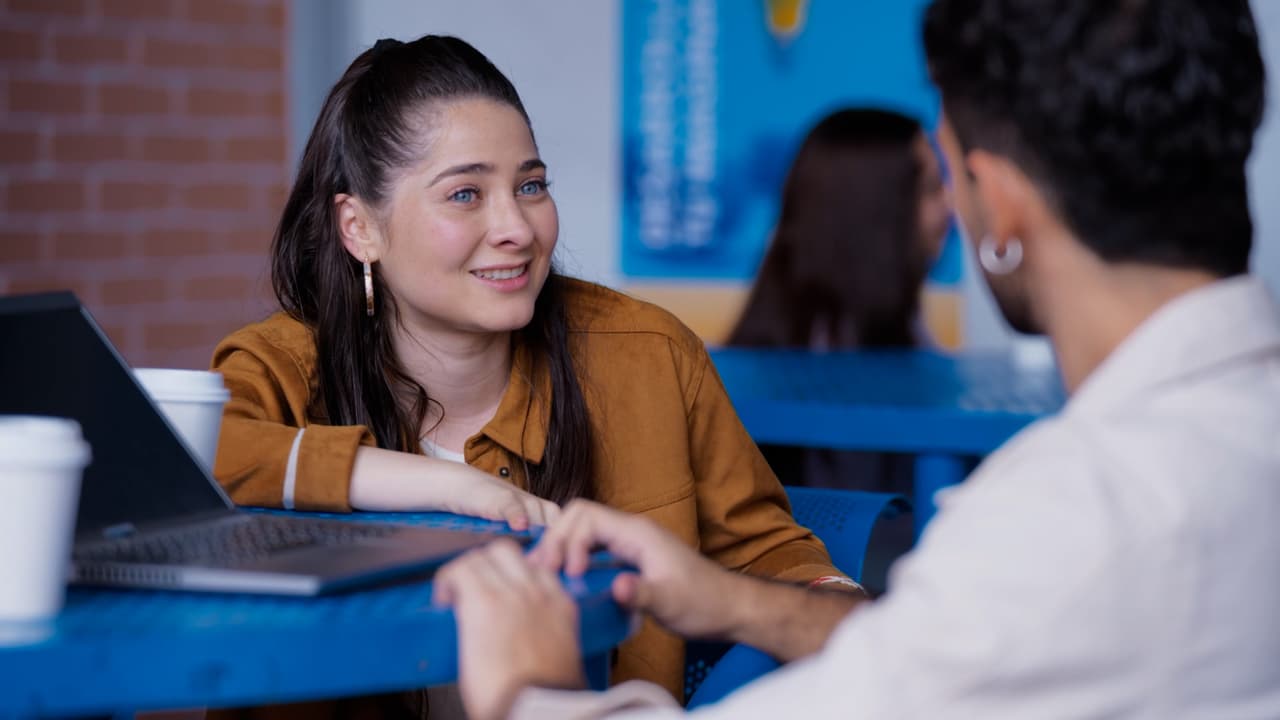 Checo recurre a Edith para salvar a Circe del caos