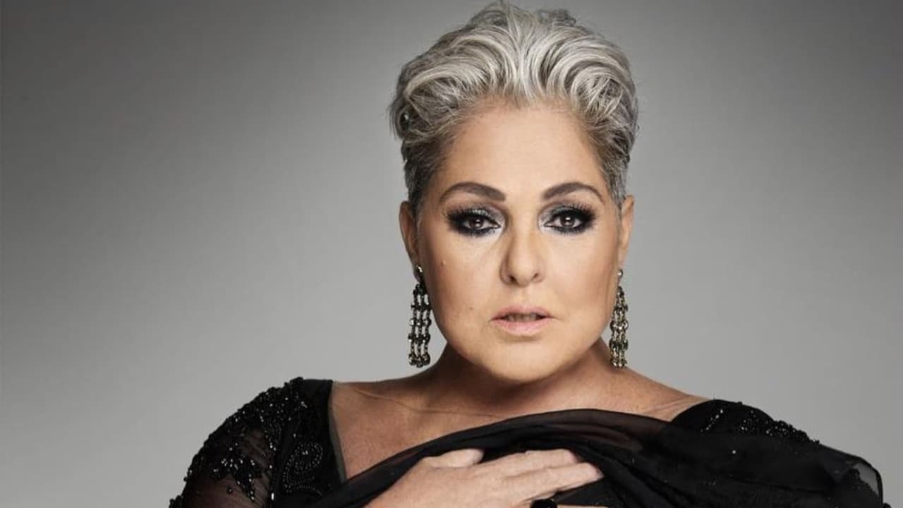 Lupita D'Alessio enciende alarmas tras cancelar un concierto y retirarse en silla de ruedas: ¿cuál es su estado de salud?