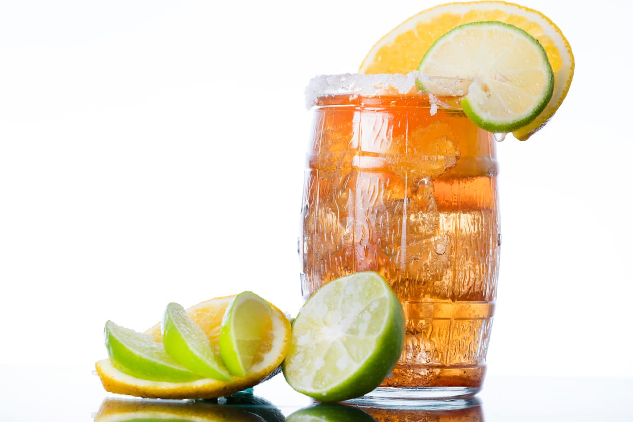 Cerveza con limón, la mejor opción para bajar de peso
