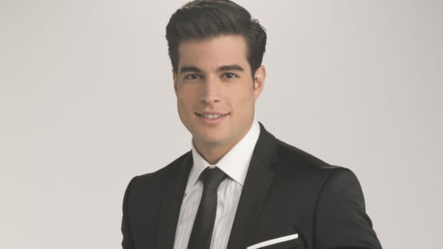 Danilo Carrera es hijo de Xavier Carrera y Elsita Huerta. Es el mayor de cinco hermanos