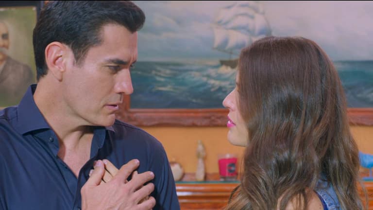 Álvaro intenta besar a Ariadna | Shows Vencer el Desamor | Las Estrellas