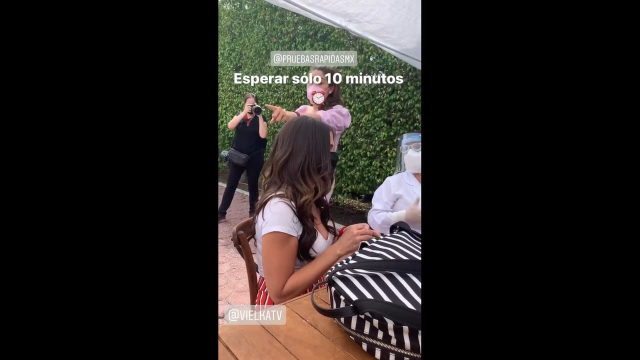 La encargada de mostrar la medida de precaución fue Liliana Lago, quien junto a Vielka Valenzuela no pudieron ocultar su nerviosismo ante el examen médico.