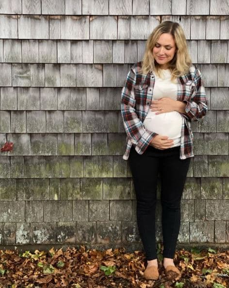 Conmociona repentina muerte de famosa influencer Emily Mitchell; estaba embarazada