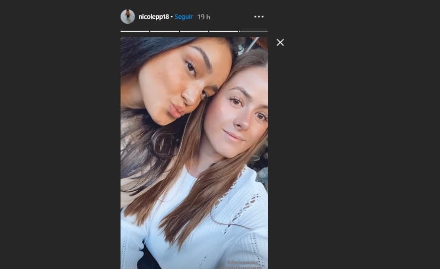 La joven tuvo una pequeña reunión con sus amigas durante la tarde, donde se encontraba Nicole, una de las hijas del expresidente de México, Enrique Peña Nieto. En su perfil personal, la joven destacó que Alejandra es su mejor amiga y dejó ver parte de la reunión.
