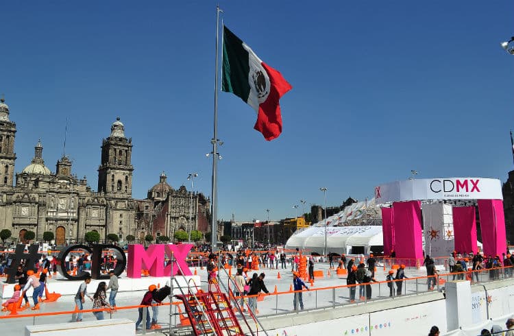Habrá exhibición de patinaje artístico en la pista de hielo del zócalo