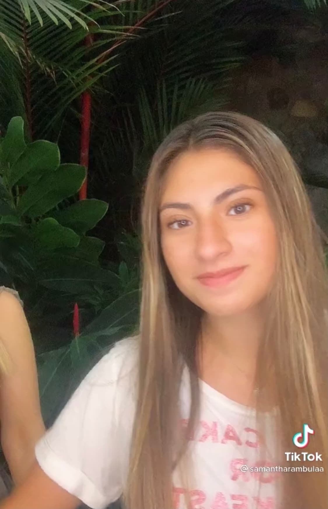 Y es que, a través de un reto llamado "Famous relative check', en el que los usuarios de la plataforma pueden compartir si tienen algún familiar famoso, la joven de nombre Samantha presentó a su famosa tía.